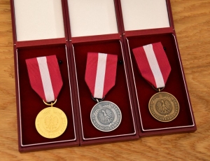 Medale za Długoletnią Służbę i inne odznaczenia.